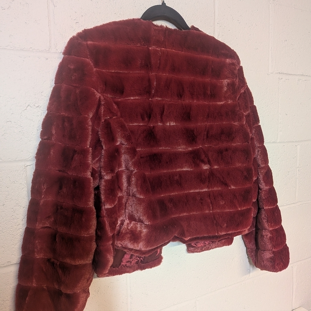 Women's Faux Fur Long Sleeve Puffy Cropped Jacket, Size Medium NWT - Picture 5 of 6